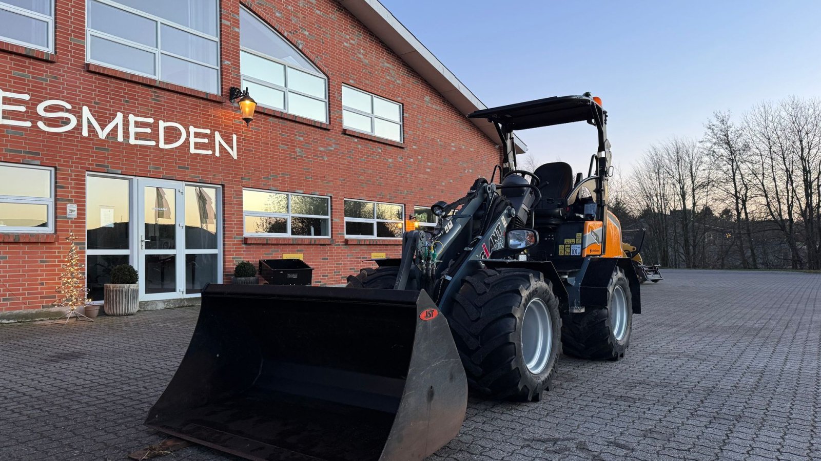 Kompaktlader типа GiANT G2700 HD Plus X-Tra, Gebrauchtmaschine в Gjerlev J. (Фотография 2)