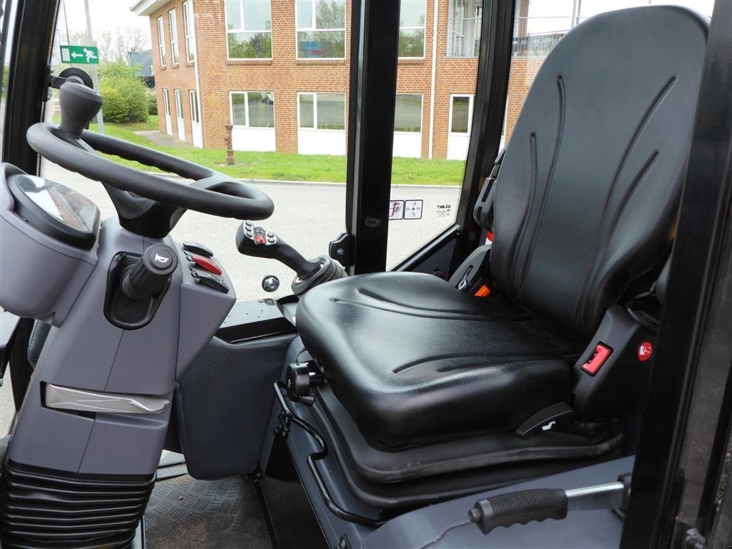 Kompaktlader des Typs GiANT G2700 HD+ x-tra cabine, Gebrauchtmaschine in Nørresundby (Bild 4)