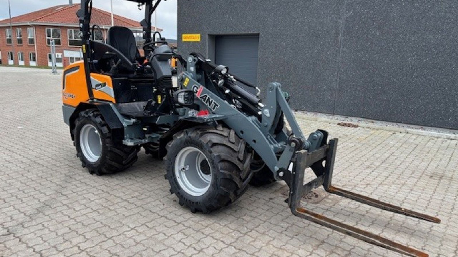 Kompaktlader типа GiANT G2700 X-TRA HD PLUS, Gebrauchtmaschine в Nørresundby (Фотография 3)