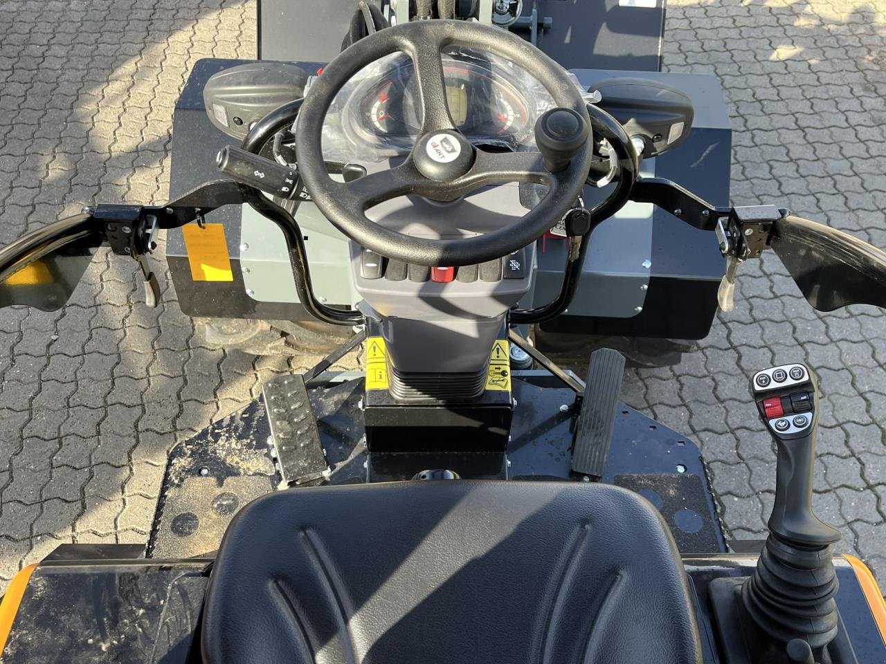 Kompaktlader of the type GiANT G2700 X-TRA HD PLUS, Gebrauchtmaschine in Toftlund (Picture 8)