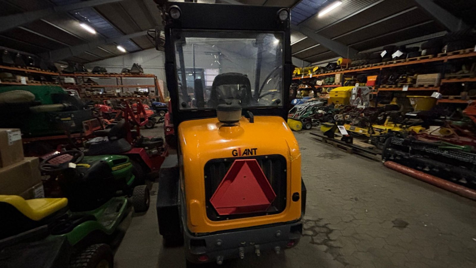 Kompaktlader of the type GiANT V452T HD med front- & bagrude, Gebrauchtmaschine in Glamsbjerg (Picture 4)