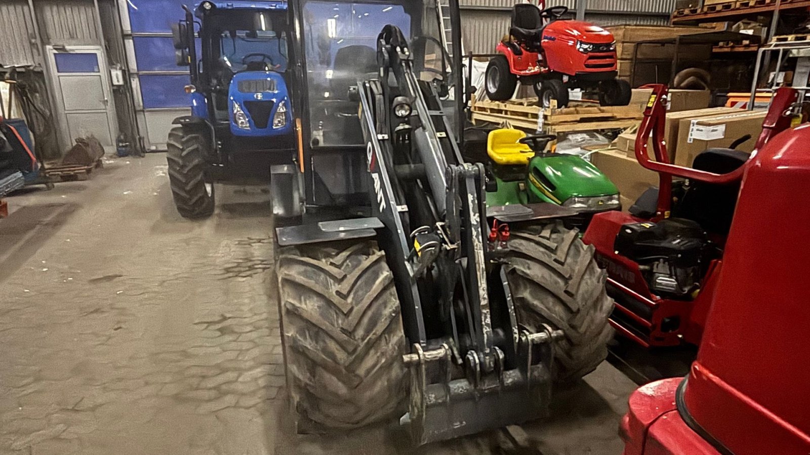 Kompaktlader of the type GiANT V452T HD med front- & bagrude, Gebrauchtmaschine in Glamsbjerg (Picture 2)