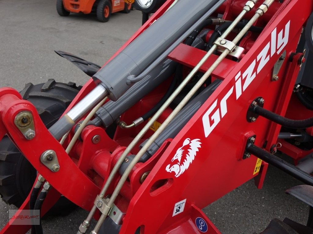 Kompaktlader of the type Grizzly 812 Hoflader 4WD  Mit 2 Jahren mobile Garantie!, Neumaschine in Fohnsdorf (Picture 7)