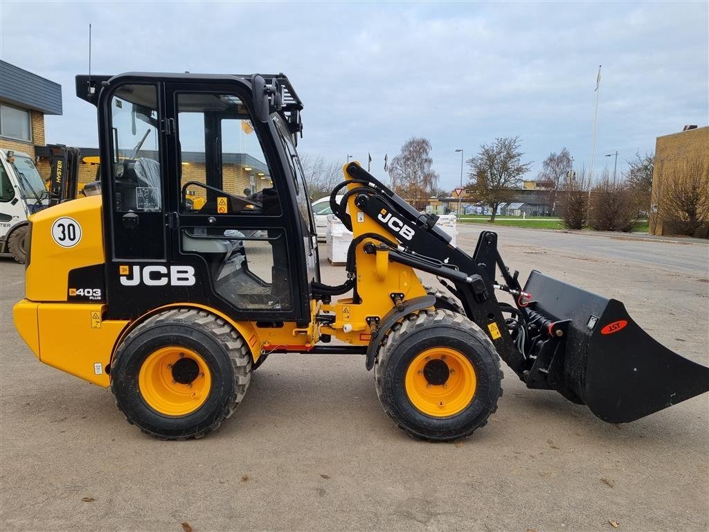 Kompaktlader типа JCB 403 AGRI Plus model, Gebrauchtmaschine в Nykøbing Falster (Фотография 3)