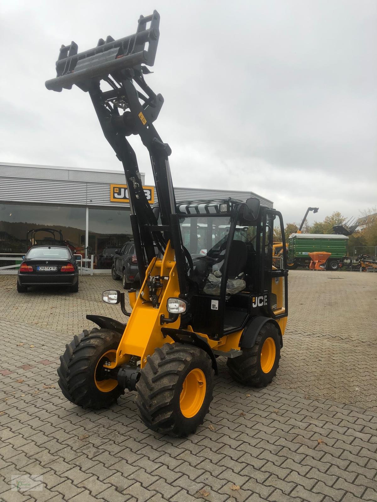 Kompaktlader of the type JCB 403 Agri Plus, Neumaschine in Bad Kötzting (Picture 1)