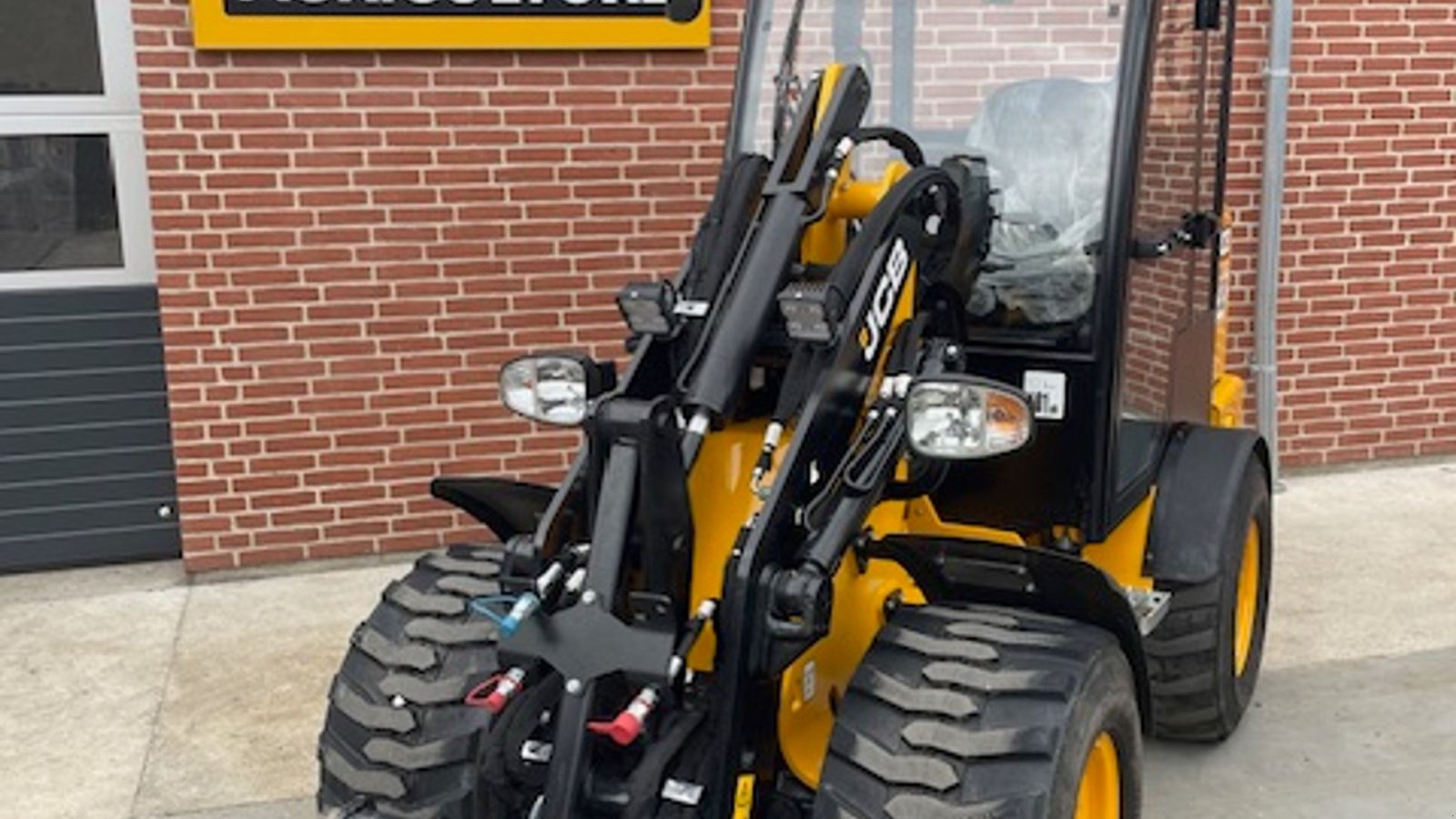Kompaktlader des Typs JCB 403 Plus Agri Med kabine og 30 km/t, Gebrauchtmaschine in Nibe (Bild 1)