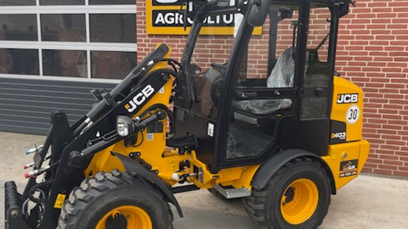 Kompaktlader des Typs JCB 403 Plus Agri Med kabine og 30 km/t, Gebrauchtmaschine in Nibe (Bild 3)