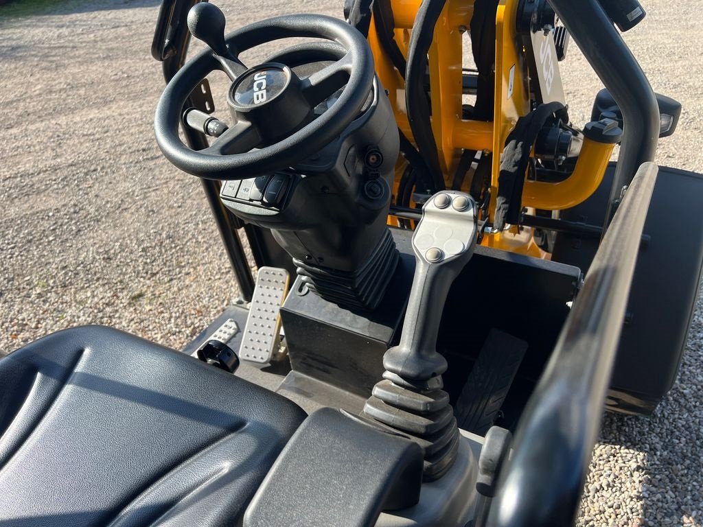 Kompaktlader des Typs JCB 403 Plus Agri, Gebrauchtmaschine in Roskilde (Bild 3)