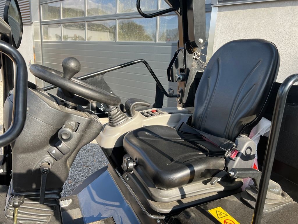 Kompaktlader des Typs JCB 403 Plus Agri, Gebrauchtmaschine in Roskilde (Bild 5)