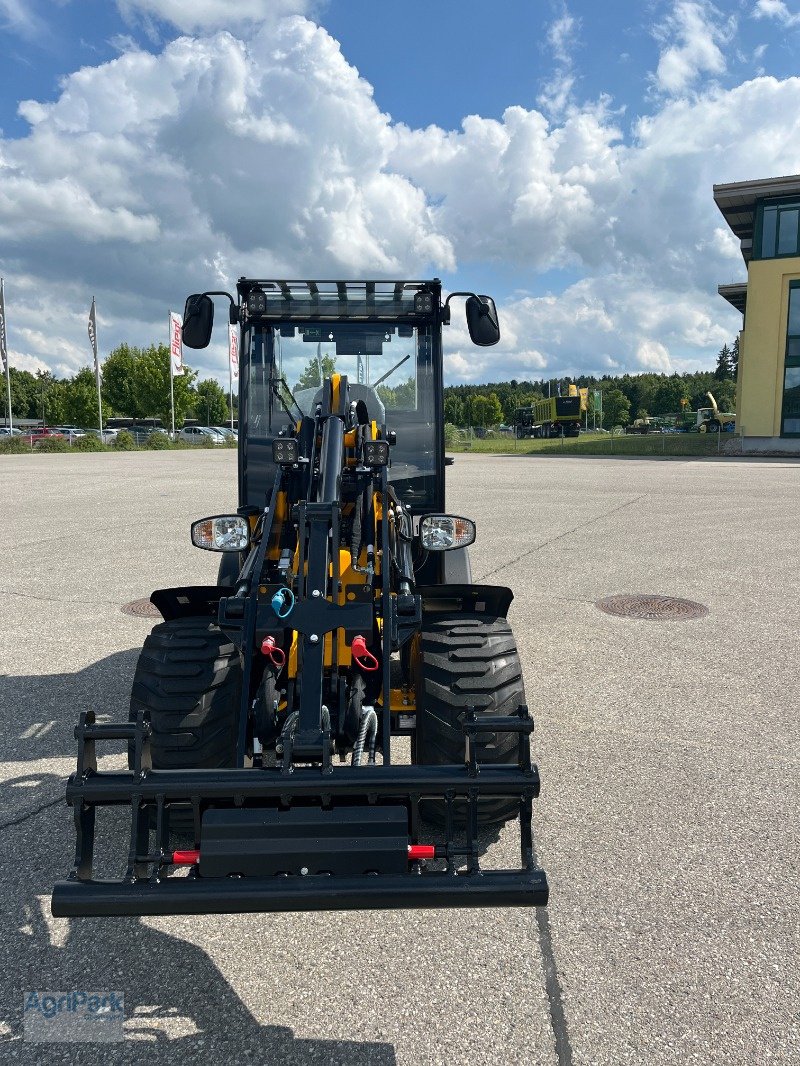 Kompaktlader of the type JCB 403 PLUS AGRI, Neumaschine in Kirchdorf (Picture 3)