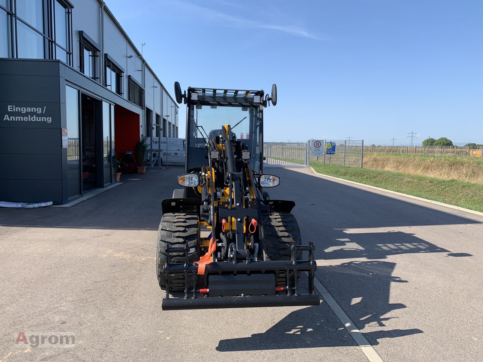 Kompaktlader of the type JCB 403 Plus, Neumaschine in Meißenheim-Kürzell (Picture 9)