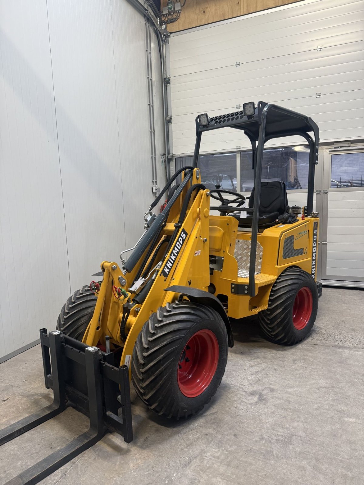 Kompaktlader of the type Knikmops 120, Gebrauchtmaschine in Wadenoijen (Picture 2)