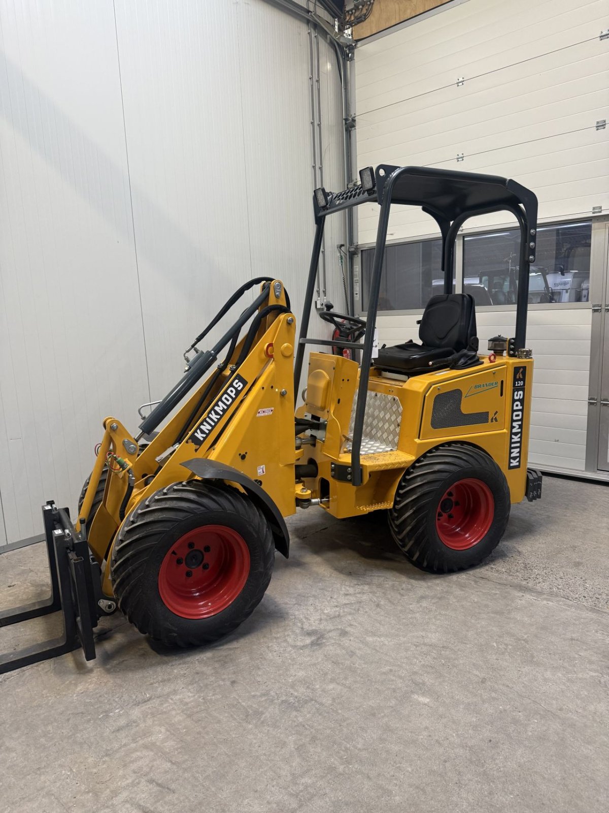 Kompaktlader of the type Knikmops 120, Gebrauchtmaschine in Wadenoijen (Picture 1)