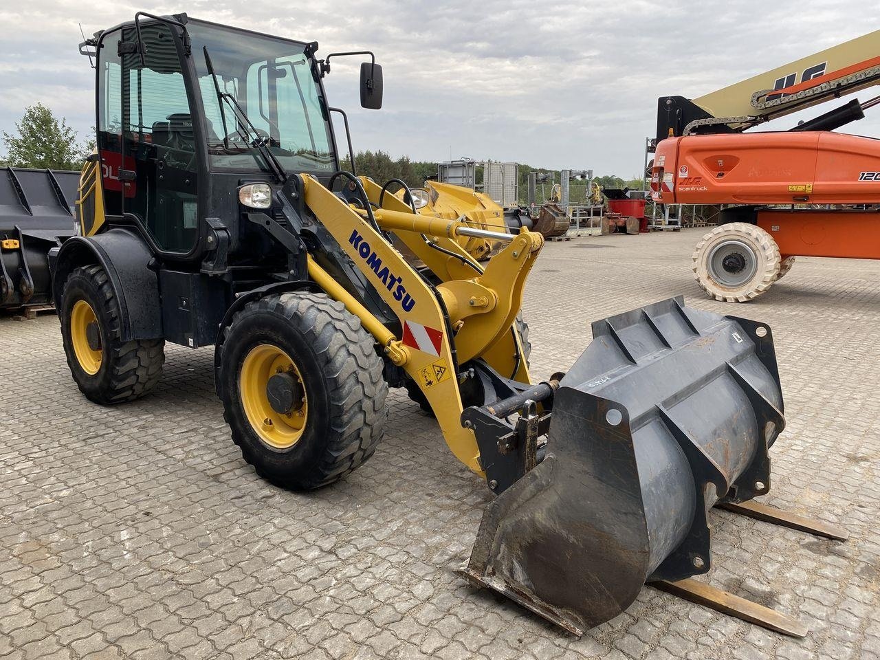 Kompaktlader des Typs Komatsu WA80M-8EO, Gebrauchtmaschine in Skive (Bild 5)