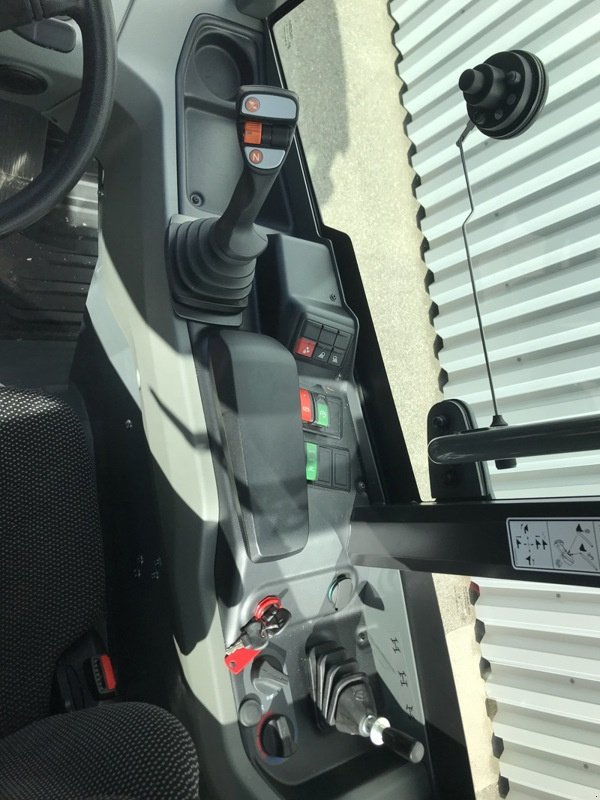 Kompaktlader of the type Kramer KL 14.5, Ausstellungsmaschine in Henau (Picture 4)