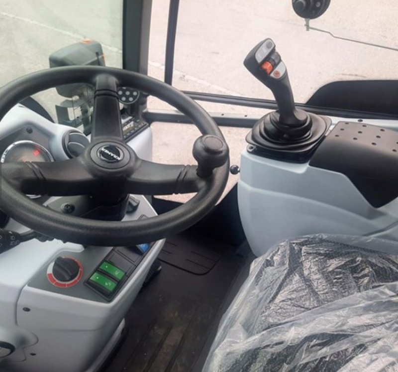 Kompaktlader of the type Kramer KL 19.5, Ausstellungsmaschine in Henau (Picture 4)