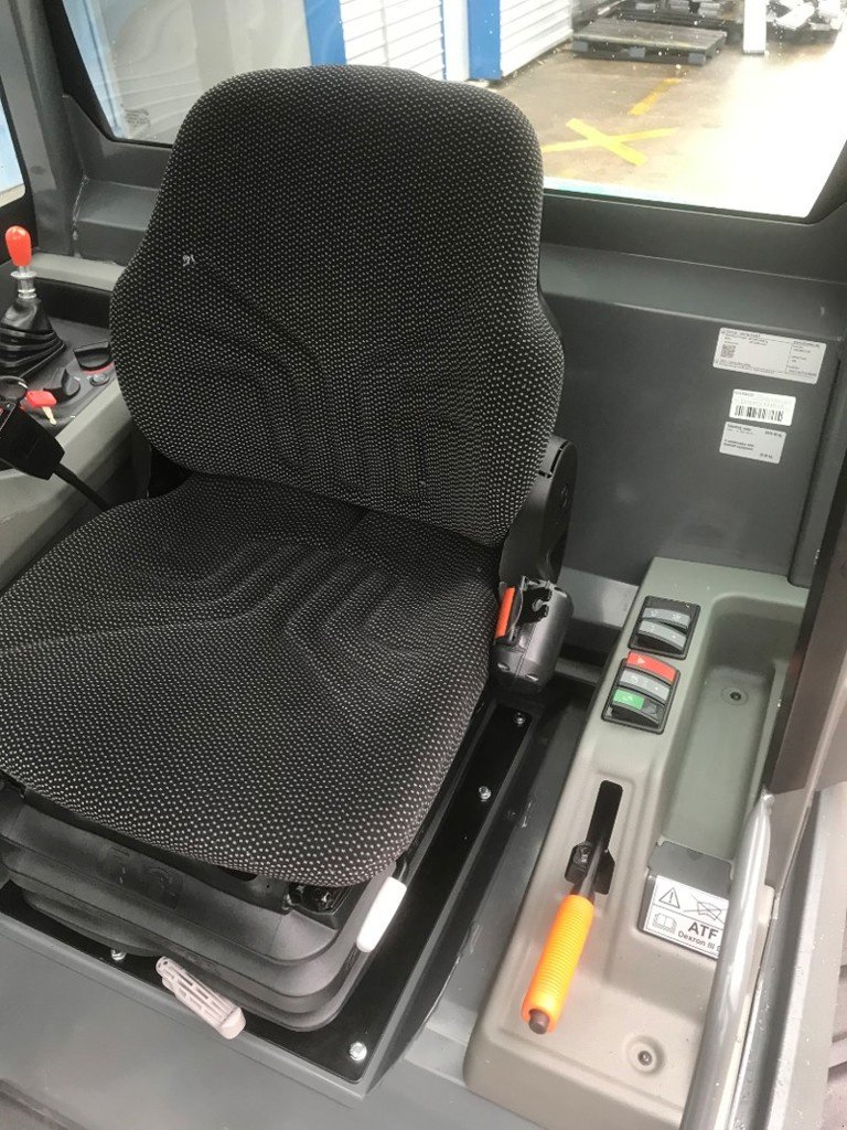 Kompaktlader of the type Kramer KL 21.5, Ausstellungsmaschine in Henau (Picture 5)