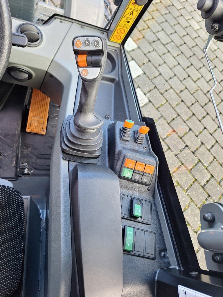 Kompaktlader des Typs Kramer KL21.5L, Neumaschine in Ersingen (Bild 10)