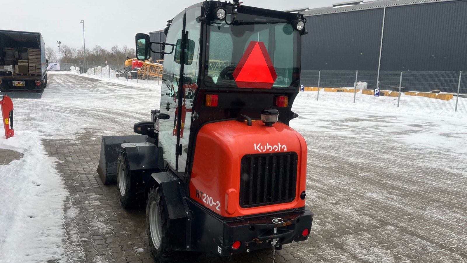 Kompaktlader tip Kubota RT210-2 Med lukket kabine kun kørt 242Timer, Gebrauchtmaschine in Rønnede (Poză 16)