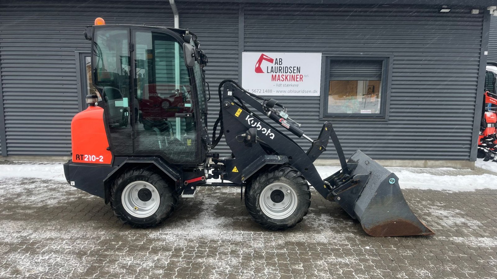 Kompaktlader tip Kubota RT210-2 Med lukket kabine kun kørt 242Timer, Gebrauchtmaschine in Rønnede (Poză 1)