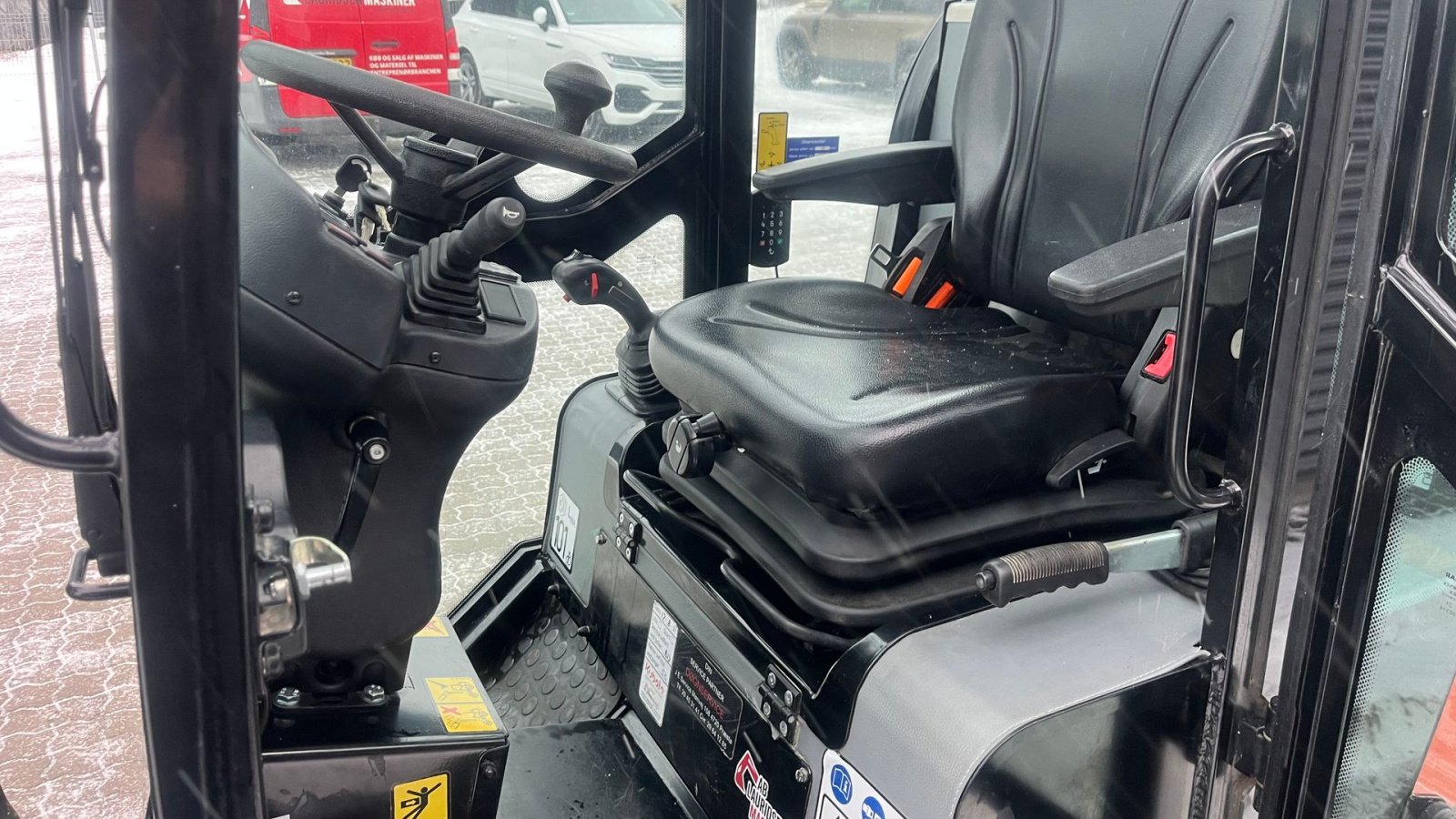 Kompaktlader tip Kubota RT210-2 Med lukket kabine kun kørt 242Timer, Gebrauchtmaschine in Rønnede (Poză 8)