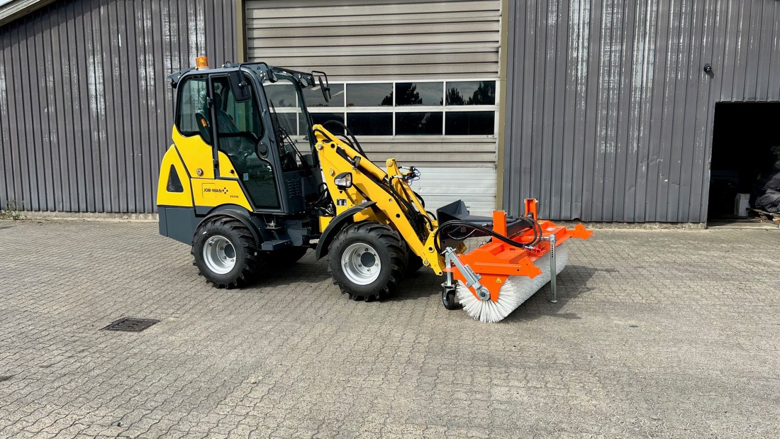 Kompaktlader of the type MAN 2325E Snowline, Gebrauchtmaschine in Herning (Picture 2)