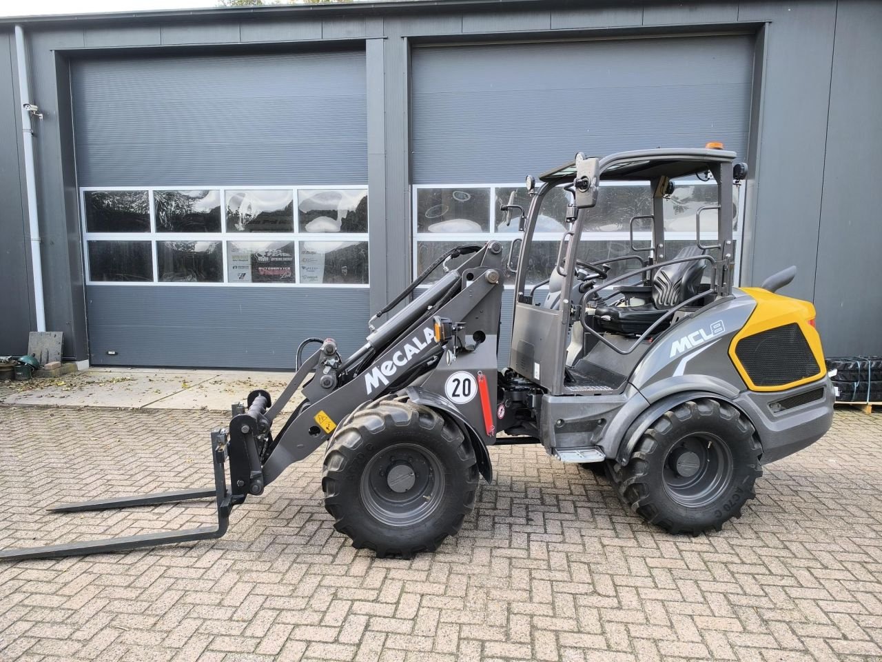 Kompaktlader of the type Mecalac MCL8, Gebrauchtmaschine in Hardegarijp (Picture 1)