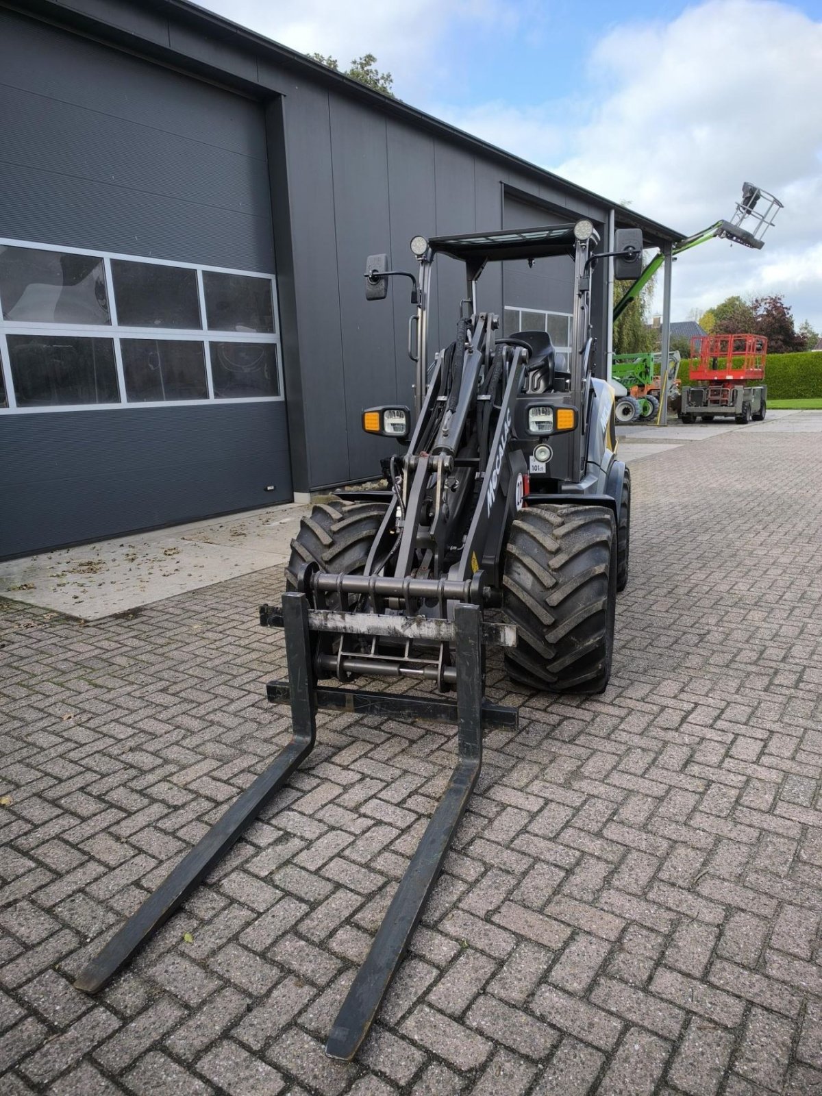 Kompaktlader of the type Mecalac MCL8, Gebrauchtmaschine in Hardegarijp (Picture 4)