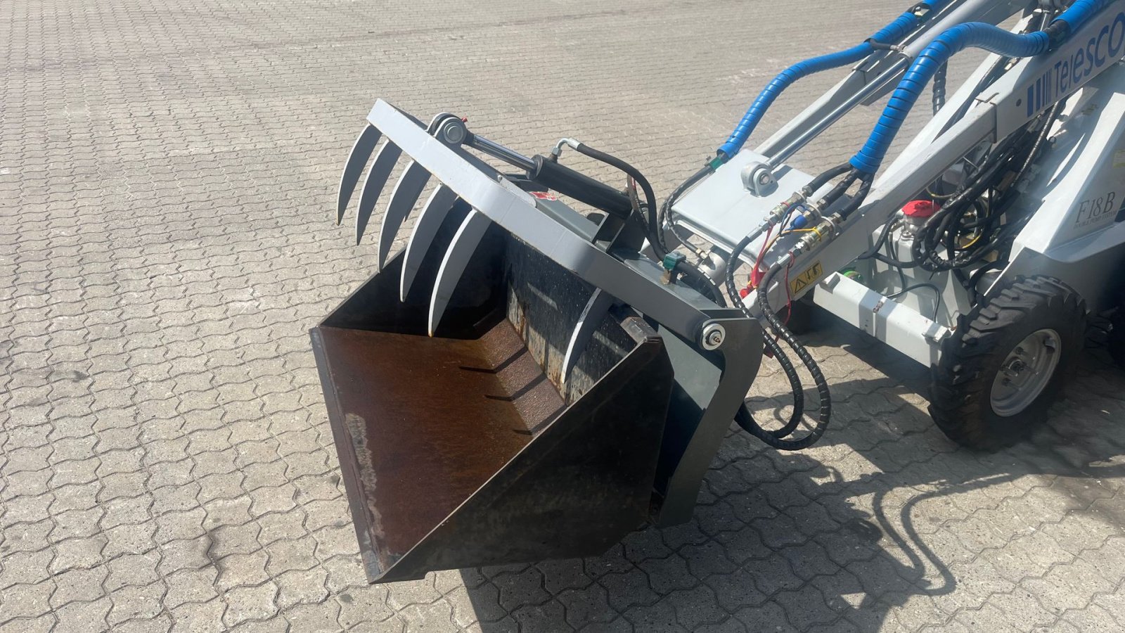 Kompaktlader tip Multione f18b  Telescopic med læsseskovl og siloklo, Gebrauchtmaschine in Rønnede (Poză 4)