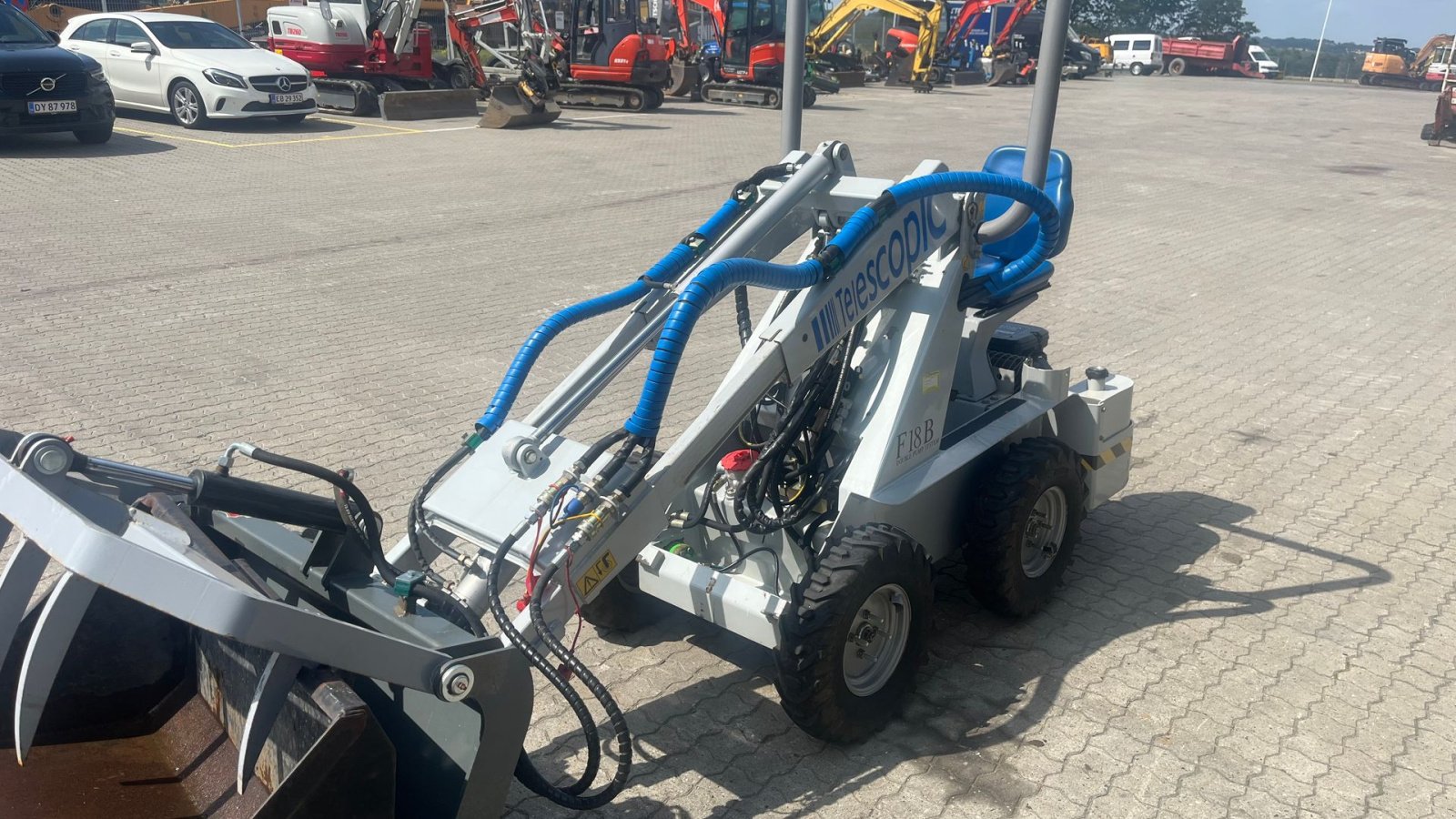 Kompaktlader tip Multione f18b  Telescopic med læsseskovl og siloklo, Gebrauchtmaschine in Rønnede (Poză 5)