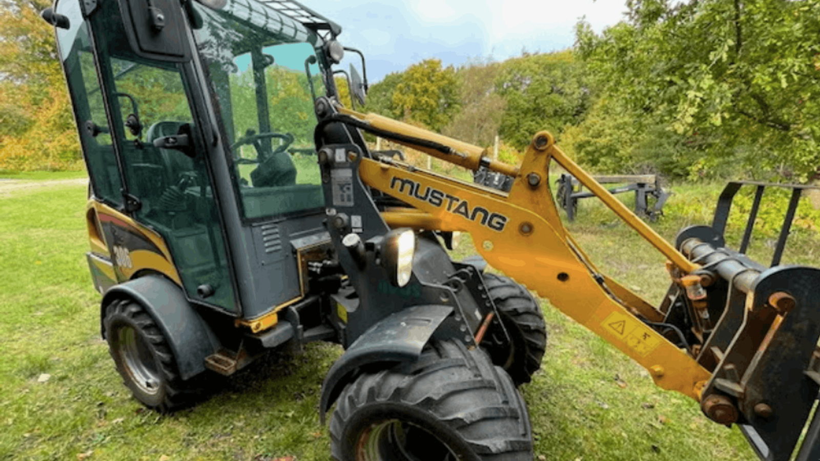 Kompaktlader типа Mustang AL 306 kabine, Gebrauchtmaschine в Randers NØ (Фотография 3)