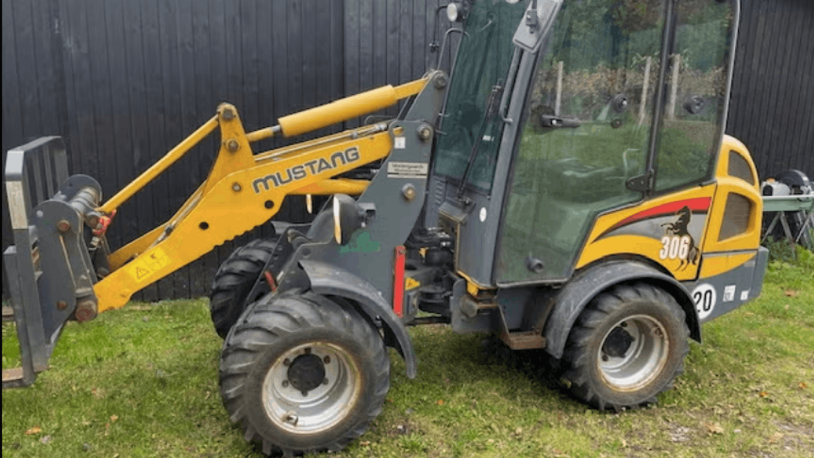 Kompaktlader типа Mustang AL 306 kabine, Gebrauchtmaschine в Randers NØ (Фотография 1)