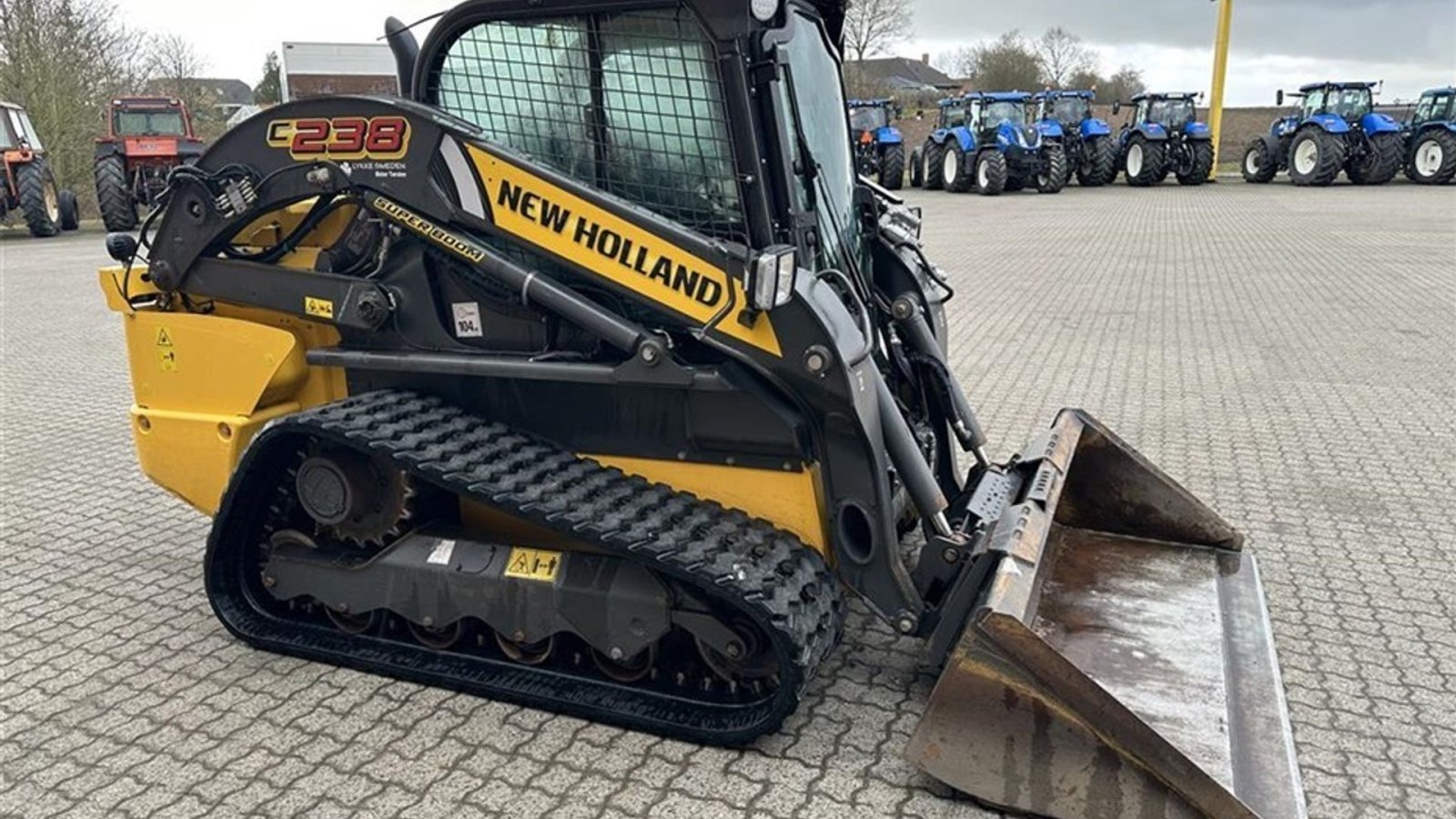 Kompaktlader of the type New Holland C238, Gebrauchtmaschine in Gjerlev J. (Picture 4)