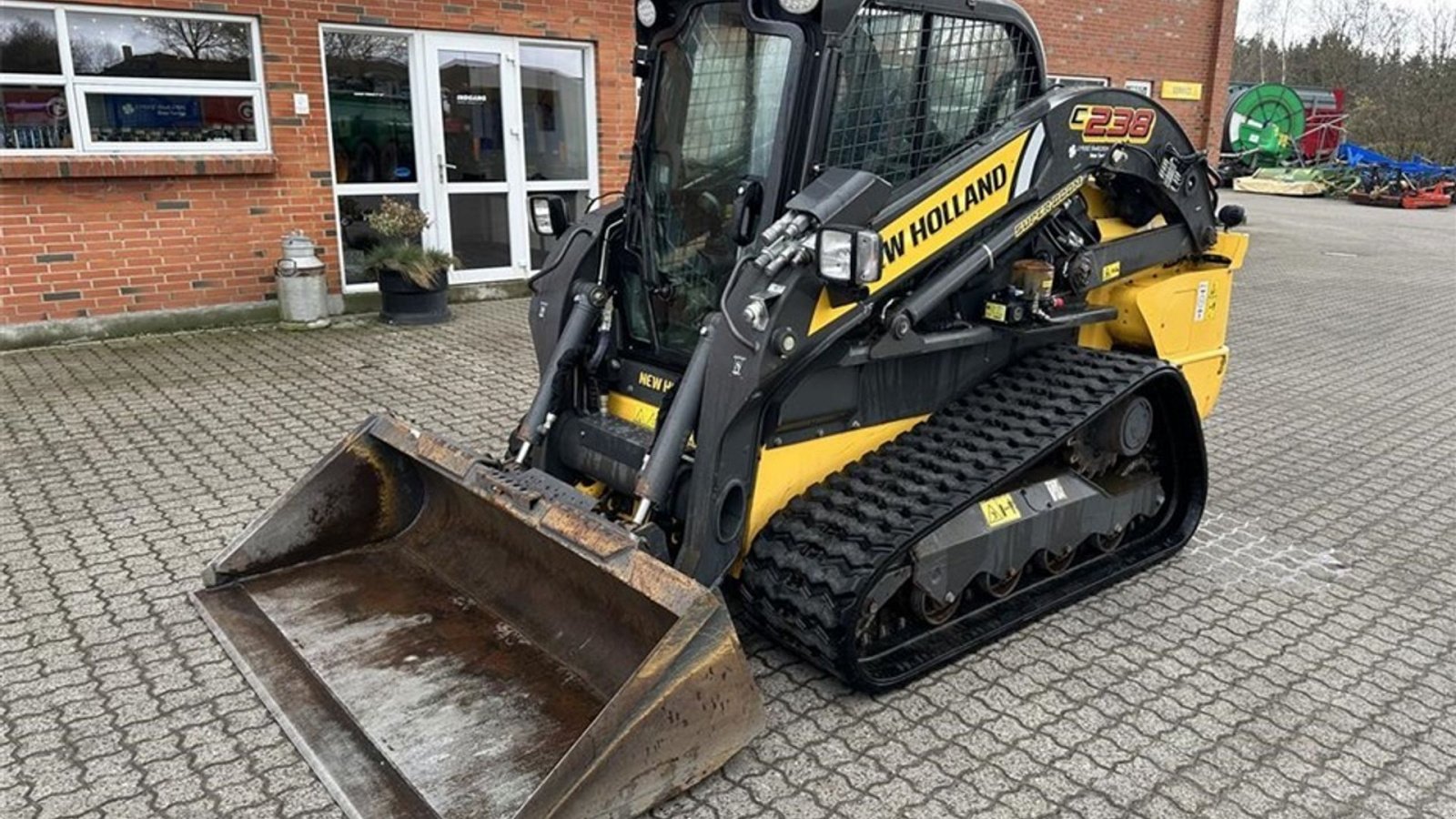 Kompaktlader of the type New Holland C238, Gebrauchtmaschine in Gjerlev J. (Picture 2)