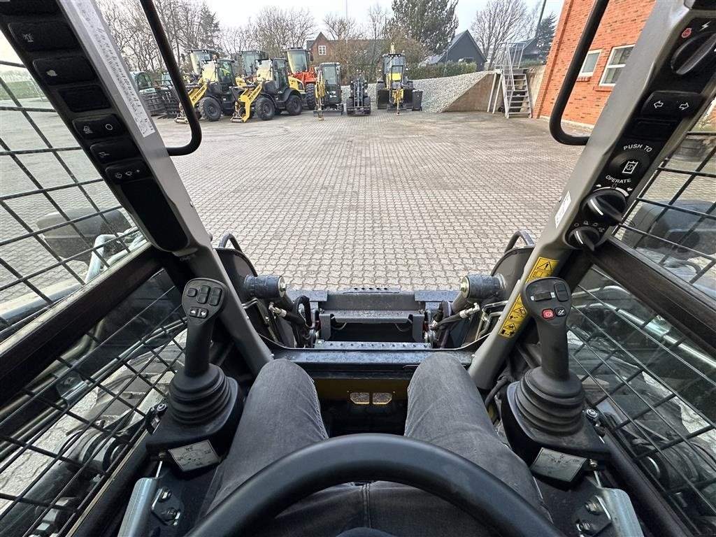 Kompaktlader of the type New Holland L318, Gebrauchtmaschine in Gjerlev J. (Picture 15)