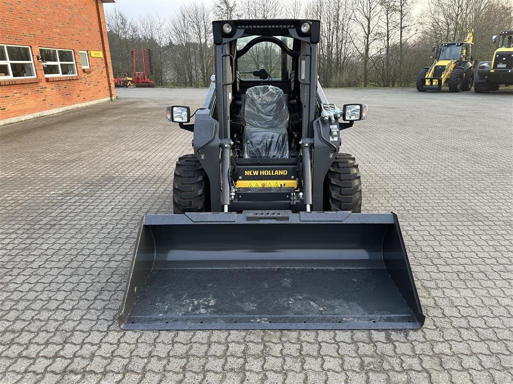 Kompaktlader of the type New Holland L318, Gebrauchtmaschine in Gjerlev J. (Picture 3)