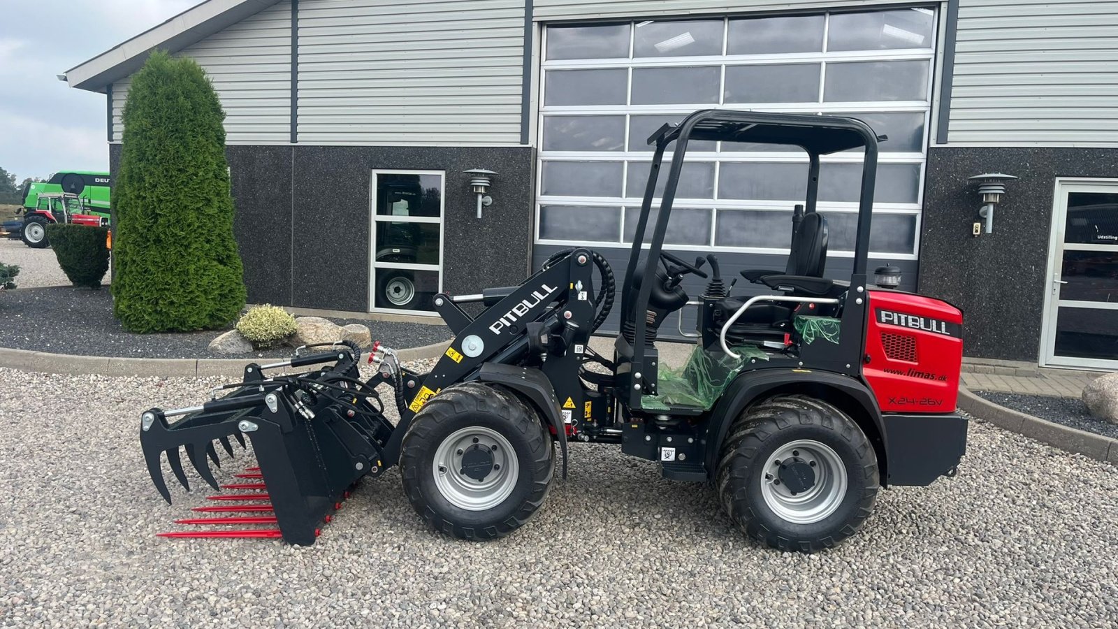 Kompaktlader of the type Pitbull X24-26V  med lyspakke, 400mm hjulmontering, Gebrauchtmaschine in Lintrup (Picture 21)