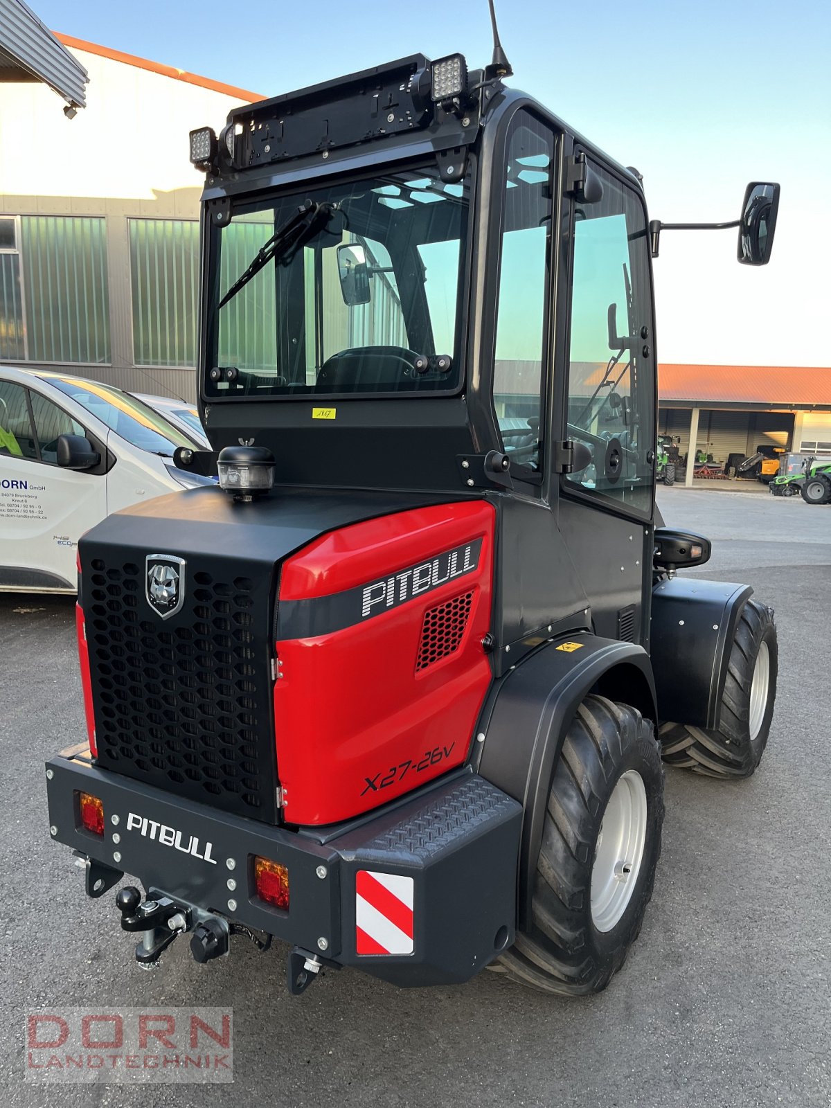 Kompaktlader des Typs Pitbull X27-26V mit Kabine, Neumaschine in Bruckberg (Bild 5)