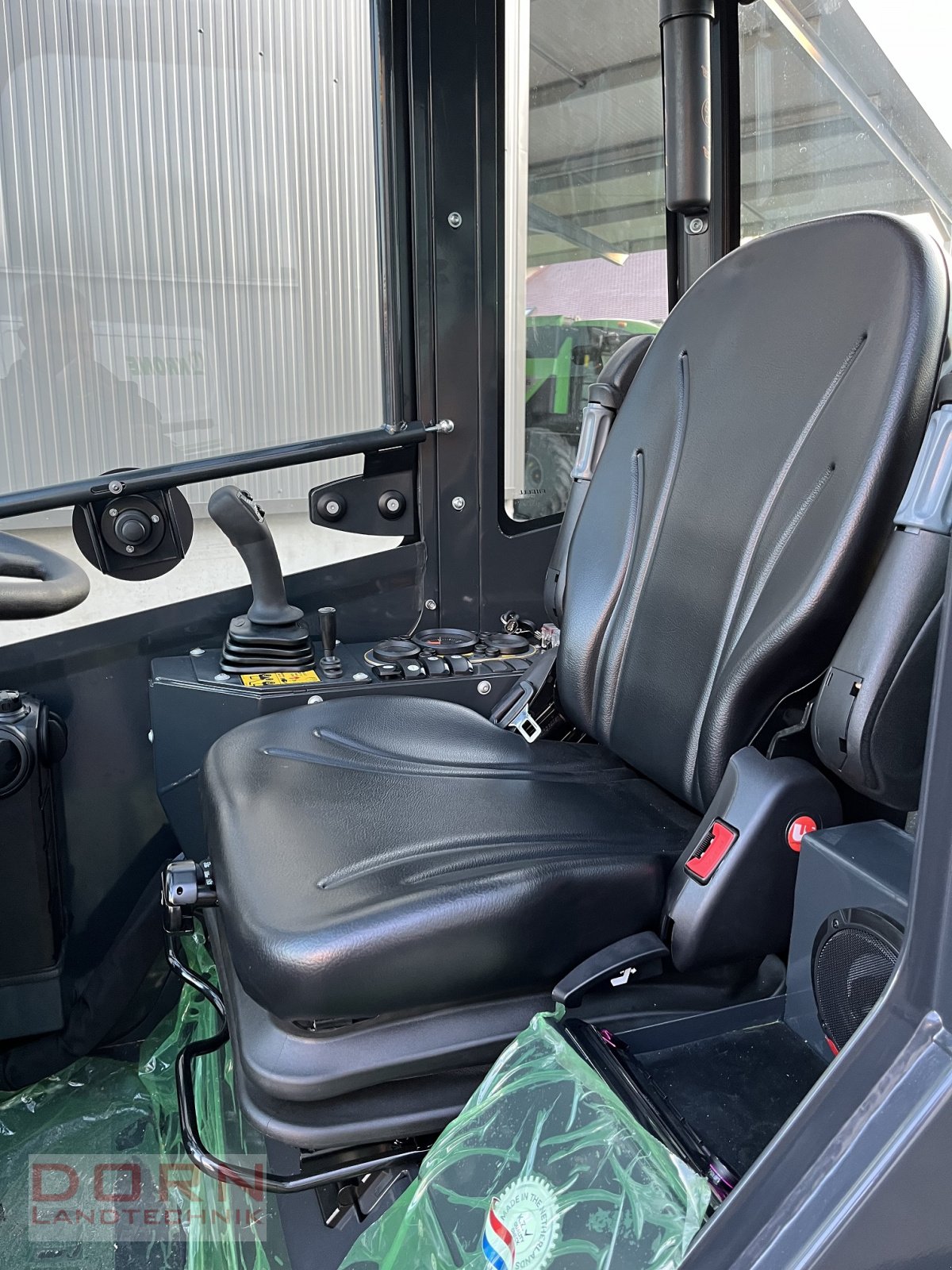 Kompaktlader des Typs Pitbull X27-26V mit Kabine, Neumaschine in Bruckberg (Bild 6)