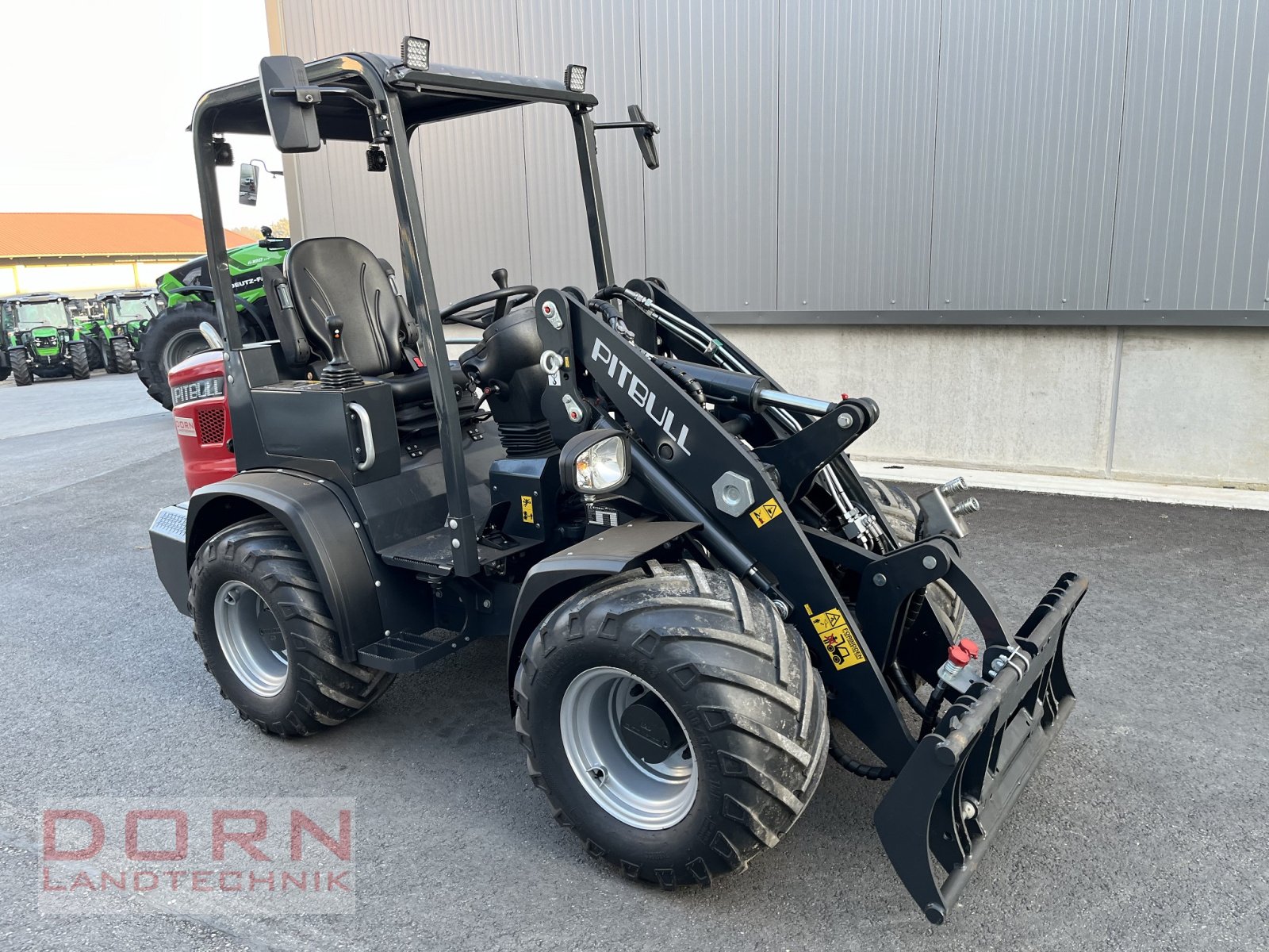 Kompaktlader of the type Pitbull X27-26V, Neumaschine in Bruckberg (Picture 1)