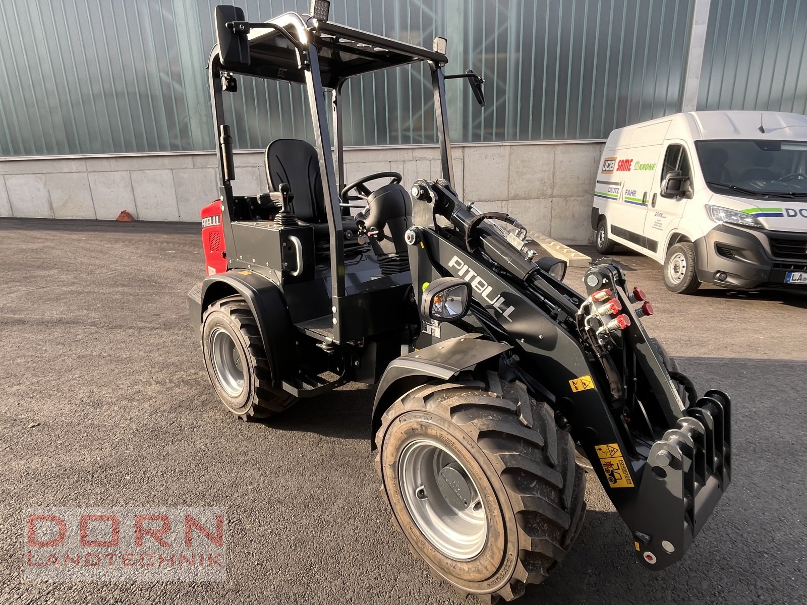 Kompaktlader of the type Pitbull XS27-26, Neumaschine in Bruckberg (Picture 2)