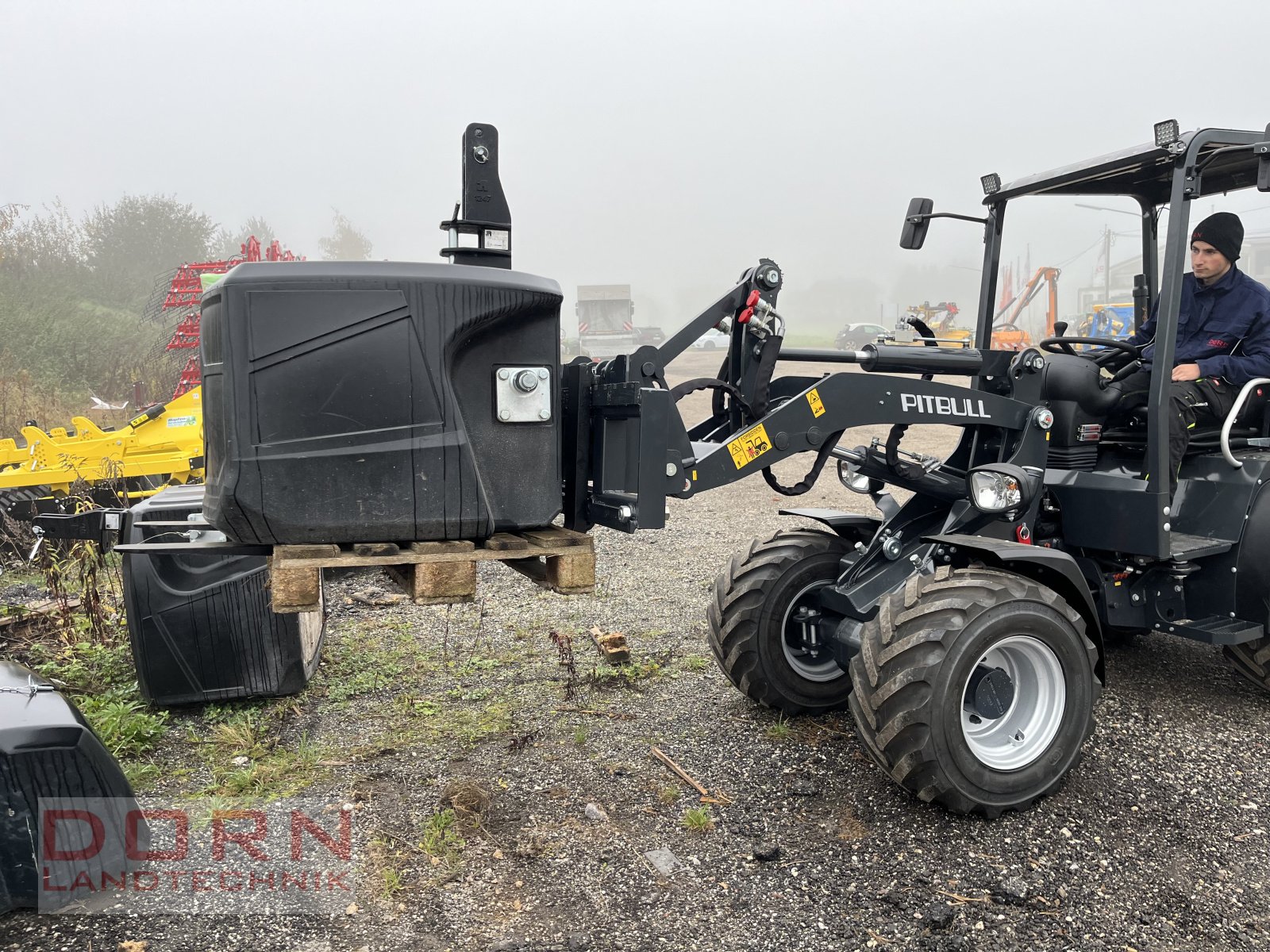 Kompaktlader of the type Pitbull XS27-26, Neumaschine in Bruckberg (Picture 3)