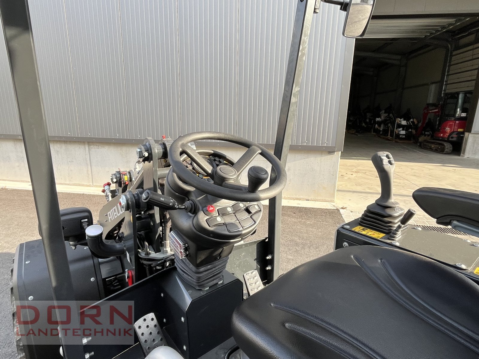 Kompaktlader of the type Pitbull XS27-26, Neumaschine in Bruckberg (Picture 4)