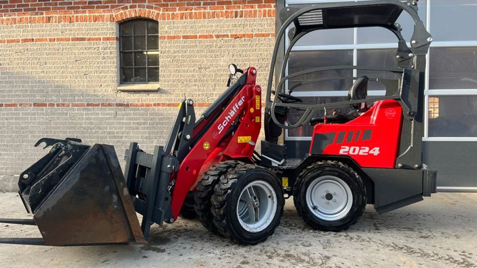 Kompaktlader tip Schäffer 2024, Gebrauchtmaschine in Grenaa (Poză 2)