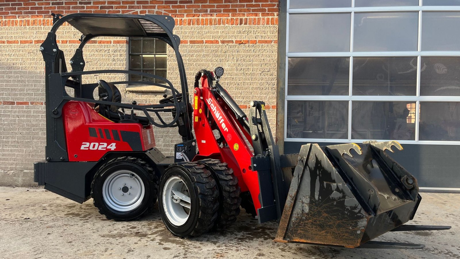 Kompaktlader tip Schäffer 2024, Gebrauchtmaschine in Grenaa (Poză 1)