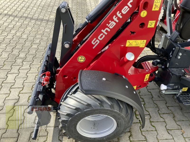 Kompaktlader of the type Schäffer 2028-2 HOFLADER, Neumaschine in Schwandorf (Picture 7)