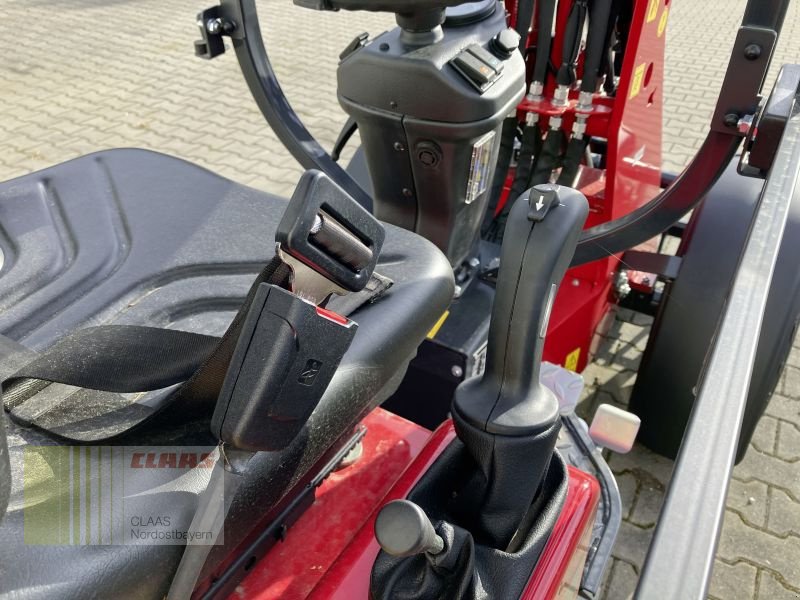 Kompaktlader of the type Schäffer 2028-2 HOFLADER, Neumaschine in Schwandorf (Picture 10)