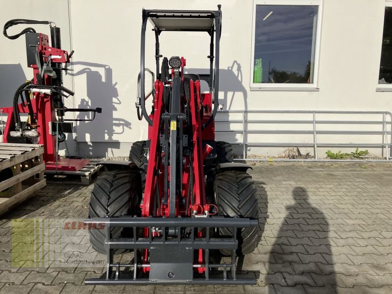 Kompaktlader of the type Schäffer 2028-2 HOFLADER, Neumaschine in Schwandorf (Picture 3)