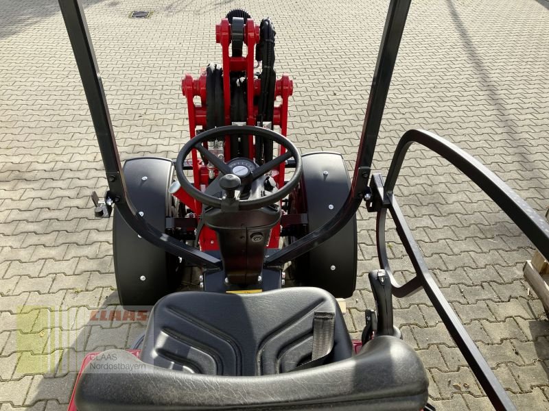 Kompaktlader of the type Schäffer 2028-2 HOFLADER, Neumaschine in Schwandorf (Picture 9)