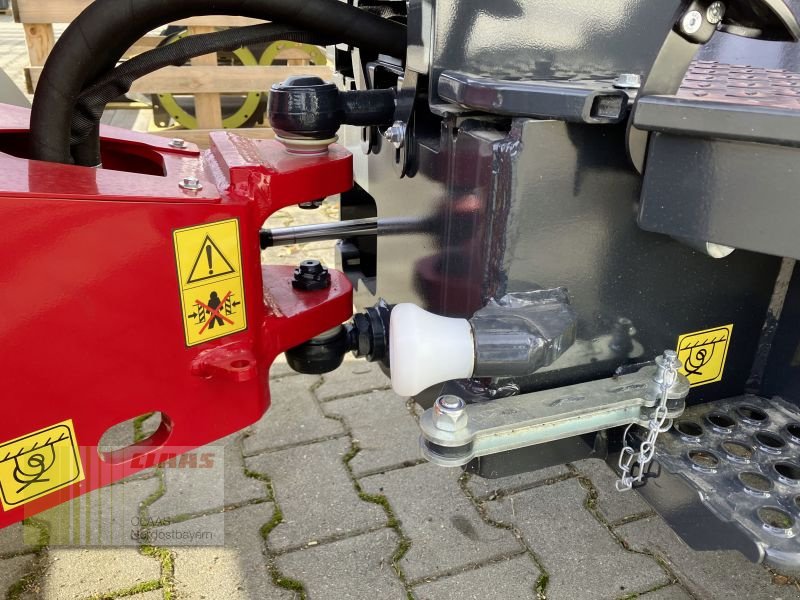 Kompaktlader of the type Schäffer 2028-2 HOFLADER, Neumaschine in Schwandorf (Picture 12)